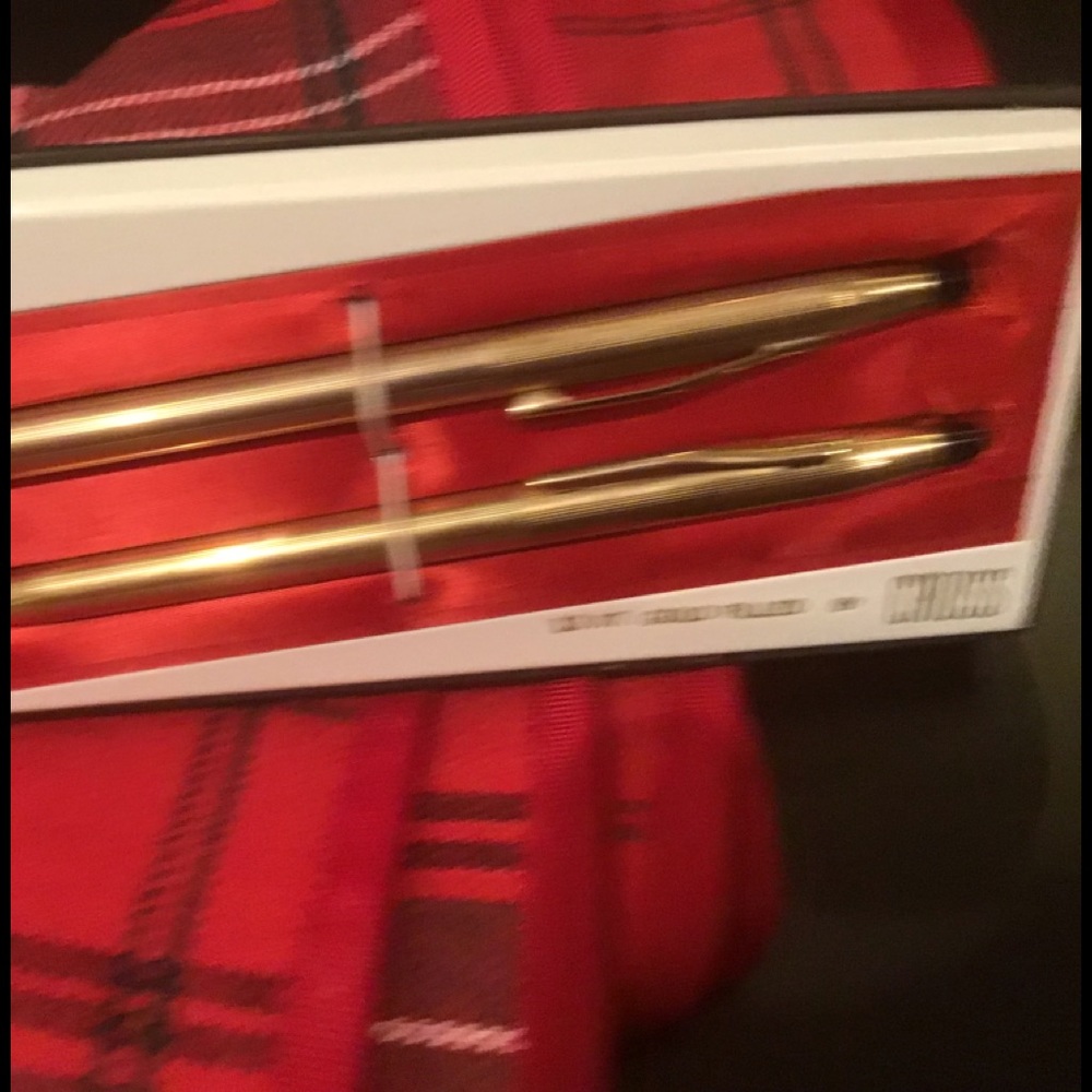 Gold set of pencil & pen